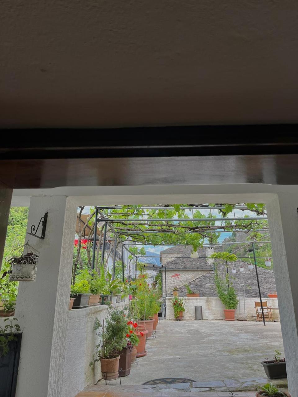 Andria'S Apartment Gjirokaster Exterior photo